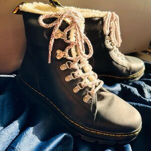 Dr Martens Airwair Boots😍⛄️